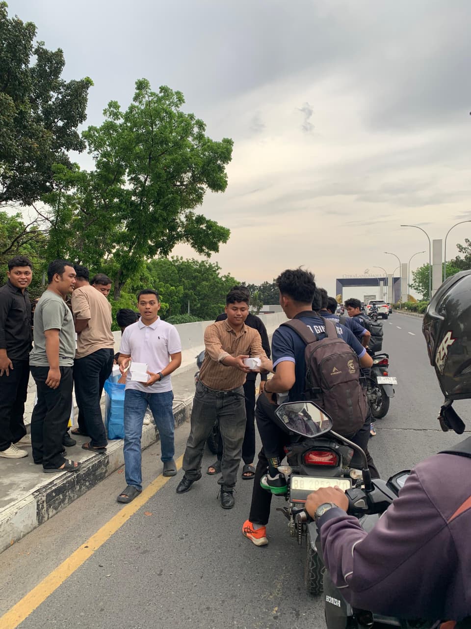 HMPS IAT Hidupkan Semangat Berbagi Ramadan Lewat Takjil dan Iftar Jama&rsquo;i