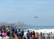 Helikopter Basarnas kirim bantuan ke 70 korban ombak besar di Sukabumi