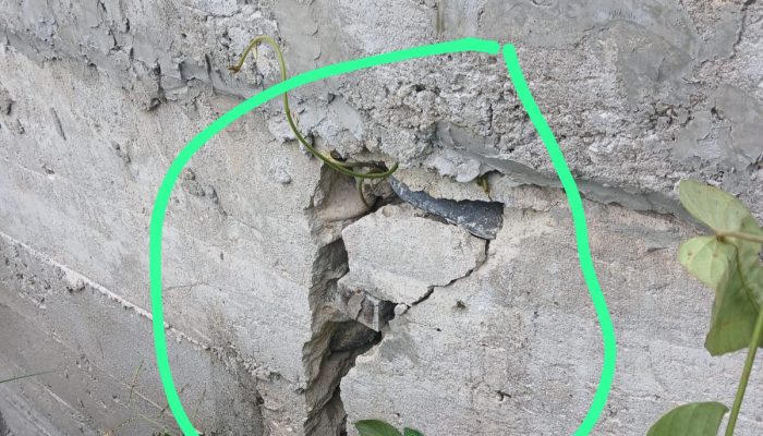 Dinkes Aceh Singkil Terkesan Teledor, Proyek Di Puskesmas Kuta Tinggi Kusen Diduga Rapuh Dan Talud Retak, PPTK sebut Konstruksi Yang Digunakan Mutu Rendah