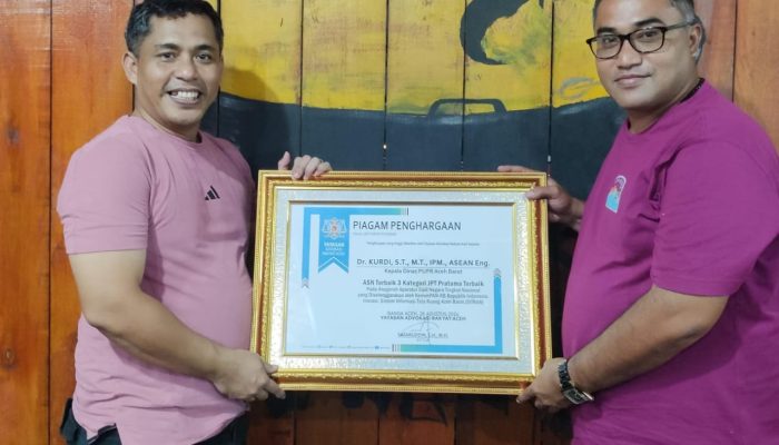 Raih Juara Tiga Anugerah ASN Se Indonesia, YARA Serahkan Piagam Penghargaan Kepada Kadis PUPR Aceh Barat
