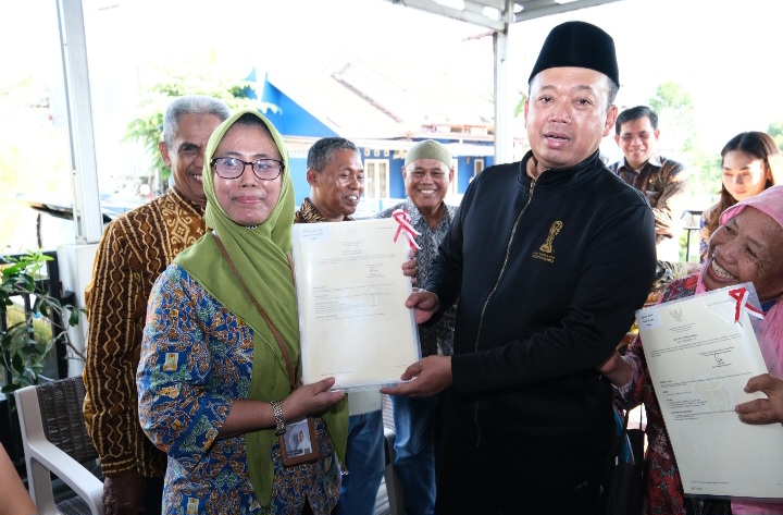 Serahkan Sertipikat
