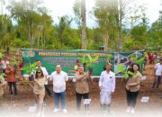 Simbolisasi Penataan Akses Tanah Ulayat Pertama di Indonesia, Wamen ATR/BPN Tanam Pisang Cavendish di Jembrana