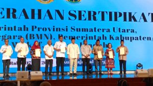 Menteri ATR/BPN Menyerahkan 875 Sertipikat Tanah Secara Simbolis di Sumut