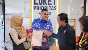 Kunjungi Kantah Kulon Progo, Wamen Ossy Sosialisasikan Langsung Keunggulan Sertipikat Elektronik ke Masyarakat