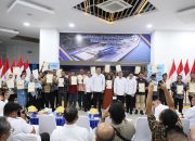 Serahkan 160 Sertipikat Tanah di Sulteng, Wamen Ossy Tekankan Bentuk Komitmen Negara Hadirkan Kepastian Hukum
