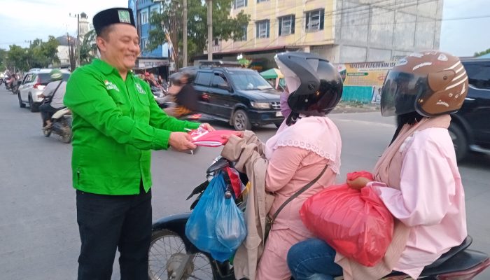 Sambut HUT RI ke-80, PKB Kota Medan Bagikan Ribuan Bendera dan Bantuan BBM 