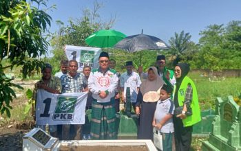 Ziarah ke Makam.Sesepuh