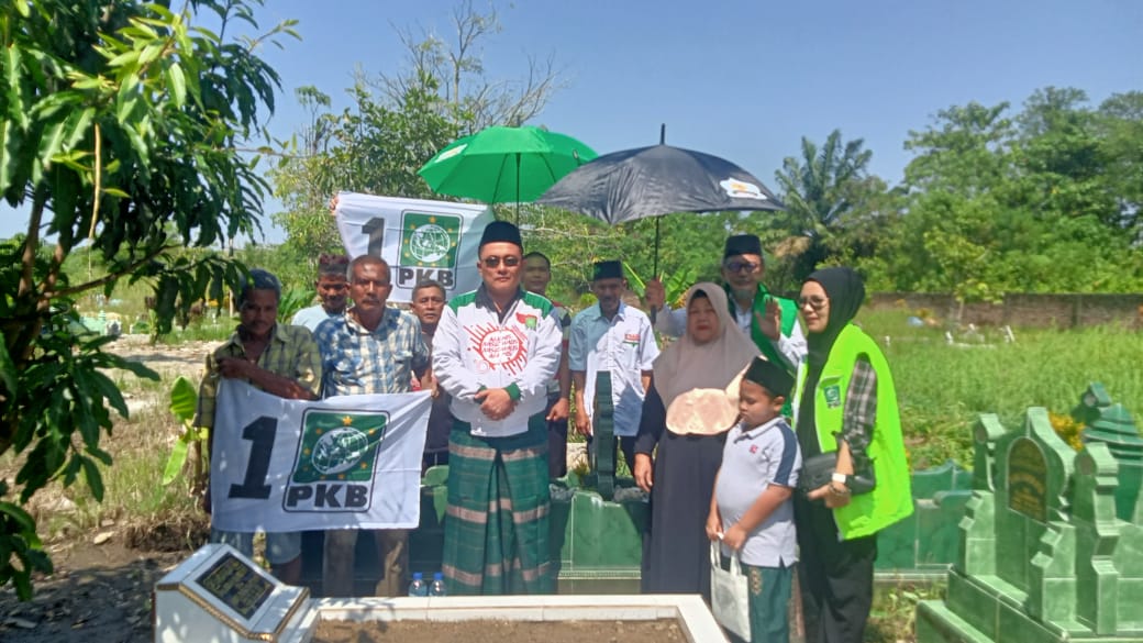 Ziarah ke Makam.Sesepuh