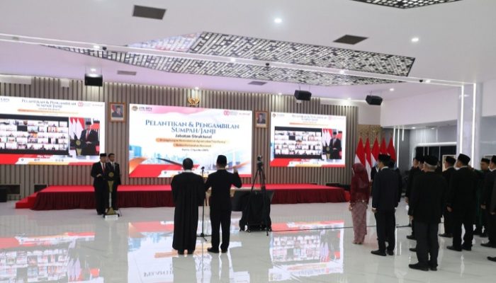 Lantik Pejabat Struktural, Wamen Ossy Ajak Jajaran Mengabdi kepada Negara dengan Penuh Dedikasi