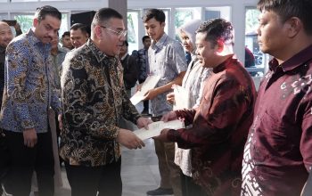 Serahkan Sertipikat ke Pelaku UMKM