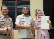 Kanwil BPN Sumut Menyerahkan Sertipikat PTSL Door to Door kepada Masyarakat Kelurahan Sukamaju dan Gedung Johor