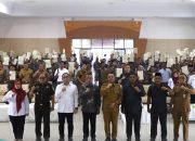 Serahkan 400 Sertipikat PTSL