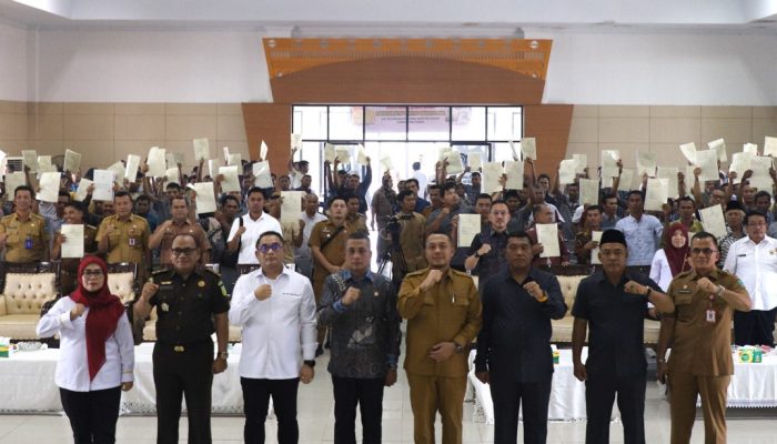 Kakanwil BPN Sumut Serahkan 400 Sertipikat Tanah di Padanglawas Utara: Wujud Kepastian Hukum Bagi Warga