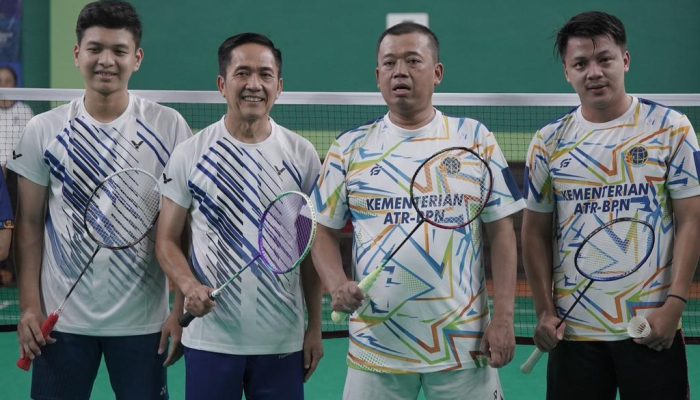 Menteri Nusron dan Wali Kota Palembang Tunjukkan Sportivitas di Lapangan Bulu Tangkis PORNAS KORPRI XVII