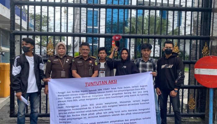Mahasiswa Gruduk Kejati Sumut Usut Dugaan Korupsi Dana BOS di SDN Teluk Pulai Dalam Labura