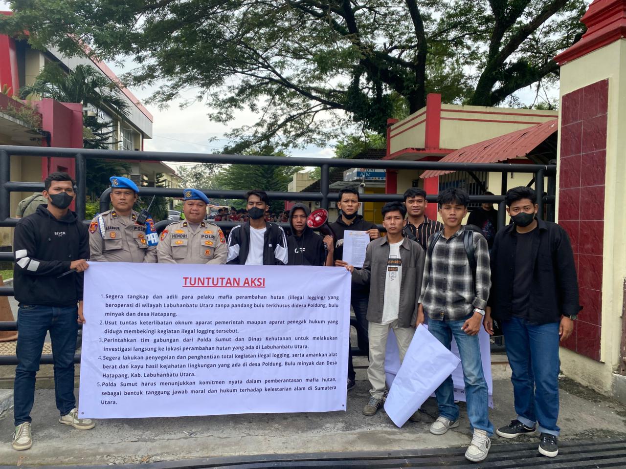 Tangkap dan Adili Mafia Illegal Logging dan Oknum Pembekingnya!