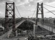 Analisis Kinerja Jembatan Gantung Pejalan Kaki Dengan Menara Baja Dan Menara Komposit Melalui Analisis Numerik Berbasis Perangkat Lunak