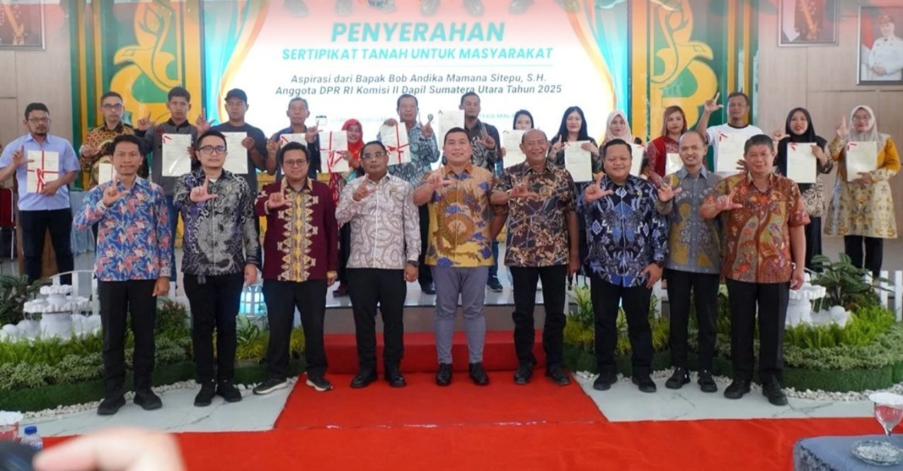 Hadiri Penyerahan Sertipikat di Langkat