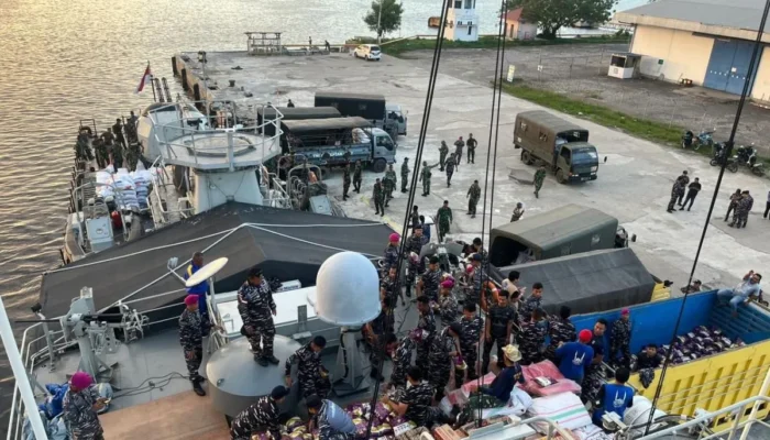 TNI AL kerahkan KRI SSA-378 antar logistik ke Lhokseumawe
