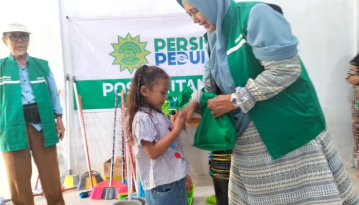 Persis Peduli Memberikan Paket Bantuan Alat Tulis Sekolah