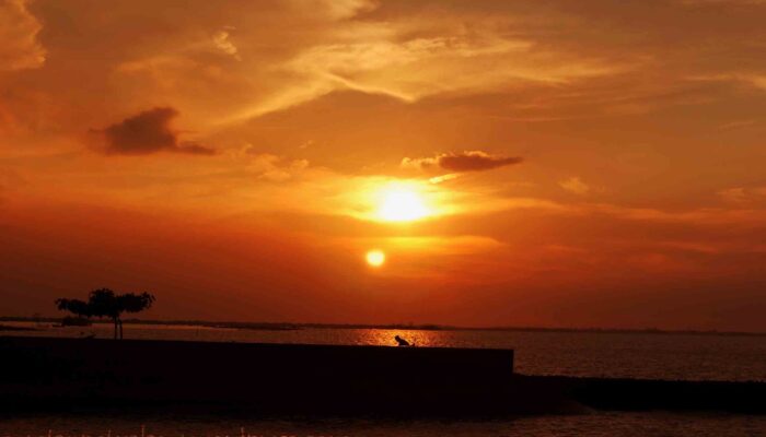 Bila Senja Telah Diufuk Barat