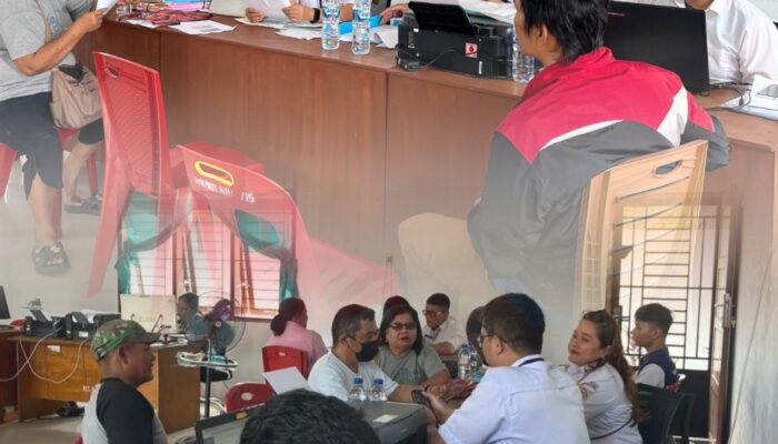 Kantor Pertanahan Pematangsiantar Serahkan Sertipikat Residu PTSL di Kelurahan Nagahuta