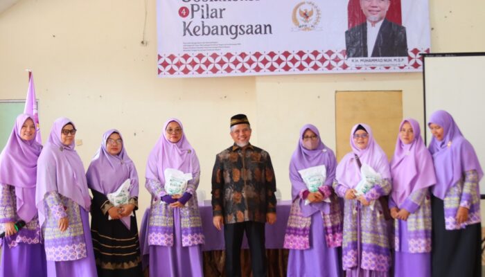 Anggota MPR RI K.H. M. Nuh Sosialisasikan Empat Pilar kepada Pengurus Salimah se-Kota Medan