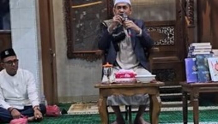 Ketua Umum MUI Kota Medan Ceramah pada Peringatan Nuzulul Al Qur’an di Masjid Al Waritsiin