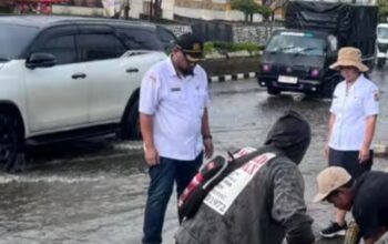Bupati Karo Himbau Masyarakat Untuk Tidak Membuang Sampah Di Saluran Drinase