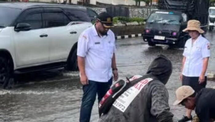 Bupati Karo Himbau Masyarakat Untuk Tidak Membuang Sampah Di Saluran Drinase