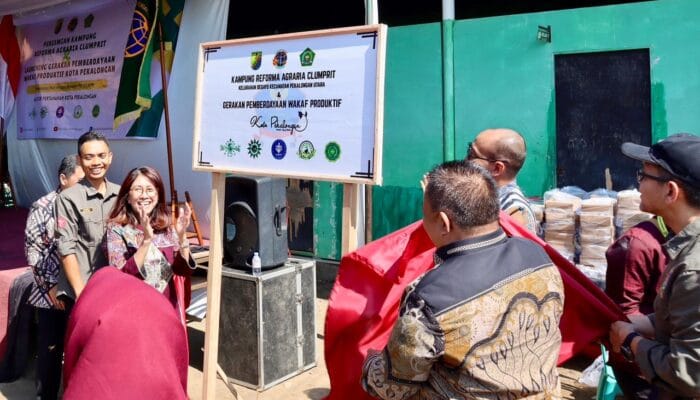 Resmikan Kampung RA dan Pemberdayaan Wakaf Produktif di Pekalongan, Sahli ATR/BPN Harapkan Kesejahteraan Masyarakat Dapat Terwujud