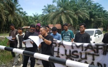 PULUHAN TAHUN DIDUGA KERUK HASIL BUMI TANPA HGU, DPD TEAM LIBAS LABUHANBATU RAYA GELAR AKSI DAMAI DESAK PENYEGELAN DAN SITA PERKEBUNAN PICCUAN