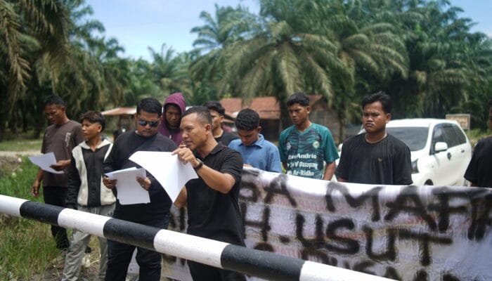 PULUHAN TAHUN DIDUGA KERUK HASIL BUMI TANPA HGU, DPD TEAM LIBAS LABUHANBATU RAYA GELAR AKSI DAMAI DESAK PENYEGELAN DAN SITA PERKEBUNAN PICCUAN