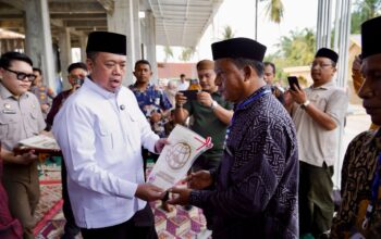 Menteri Nusron Serahkan Sertipikat Wakaf dan Bantuan dari MUI untuk Masjid Salman Alfarisi Aceh Tamiang