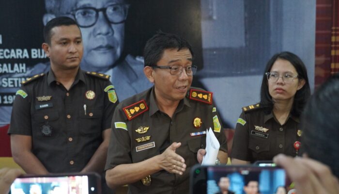 Tersangka Kasus  Dugaan  Korupsi Penebangan Kayu  di Agropolitan Siosar Menyerahkan Diri, Kejari Karo Langsung Tahan 20 Hari