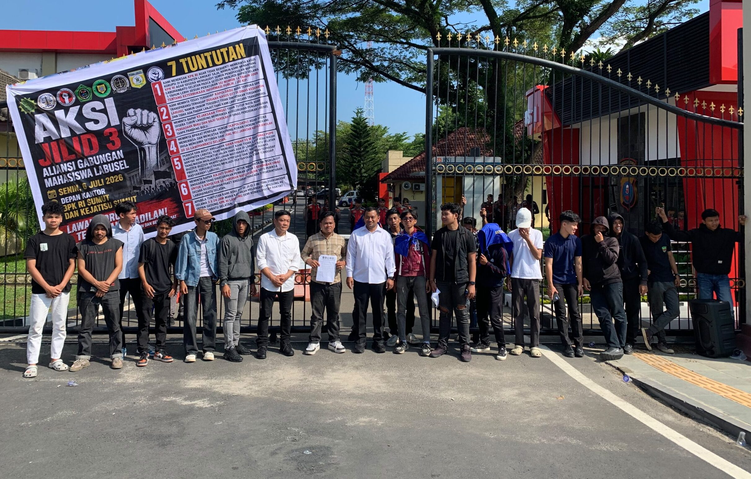 Mahasiswa Desak Kajati Sumut Usut Dugaan Korupsi Proyek Jembatan Rp36 Miliar dan Jual Beli Jabatan di Labusel