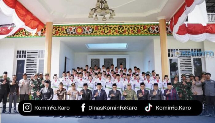 Bupati Karo Kukuhkan Paskibraka Kabupaten Karo untuk Pengibaran Bendera HUT Kemerdekan RI ke-81