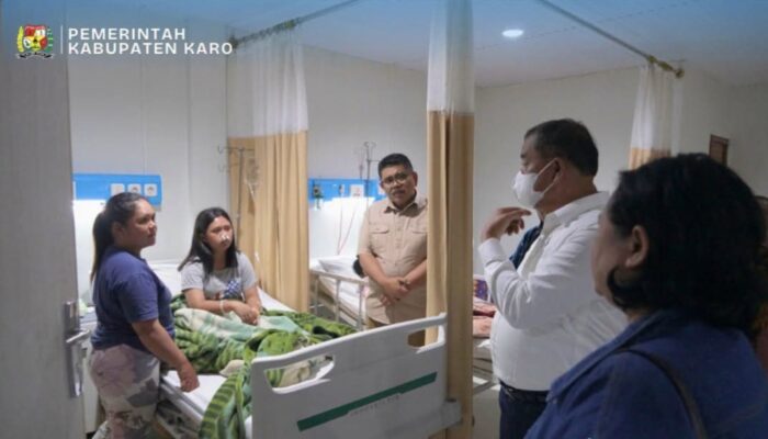 Bupati Karo Kembali Tinjau Kondisi Siswa Yang Mengalami Gangguan Kesehatan Usai Konsumsi Makanan Bergizi Gratis