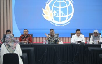 Kumpulkan Semua Pejabat Administrator