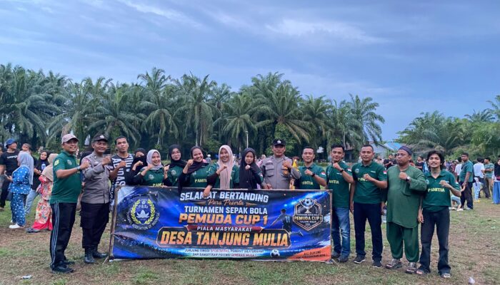 Hadir di Tengah Masyarakat, Bhabinkamtibmas Amankan Laga Final Turnamen Sepak Bola Pemuda Cup 1 Desa Tanjung Mulia