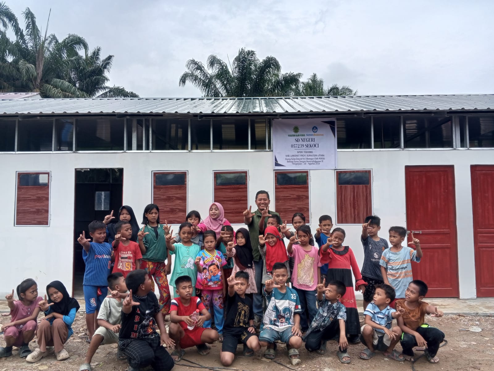 PERSIS Bikin Lagi Ruang Kelas Darurat di Sumut dan Sumbar, Sekolah Tak Lagi Beralas Tenda
