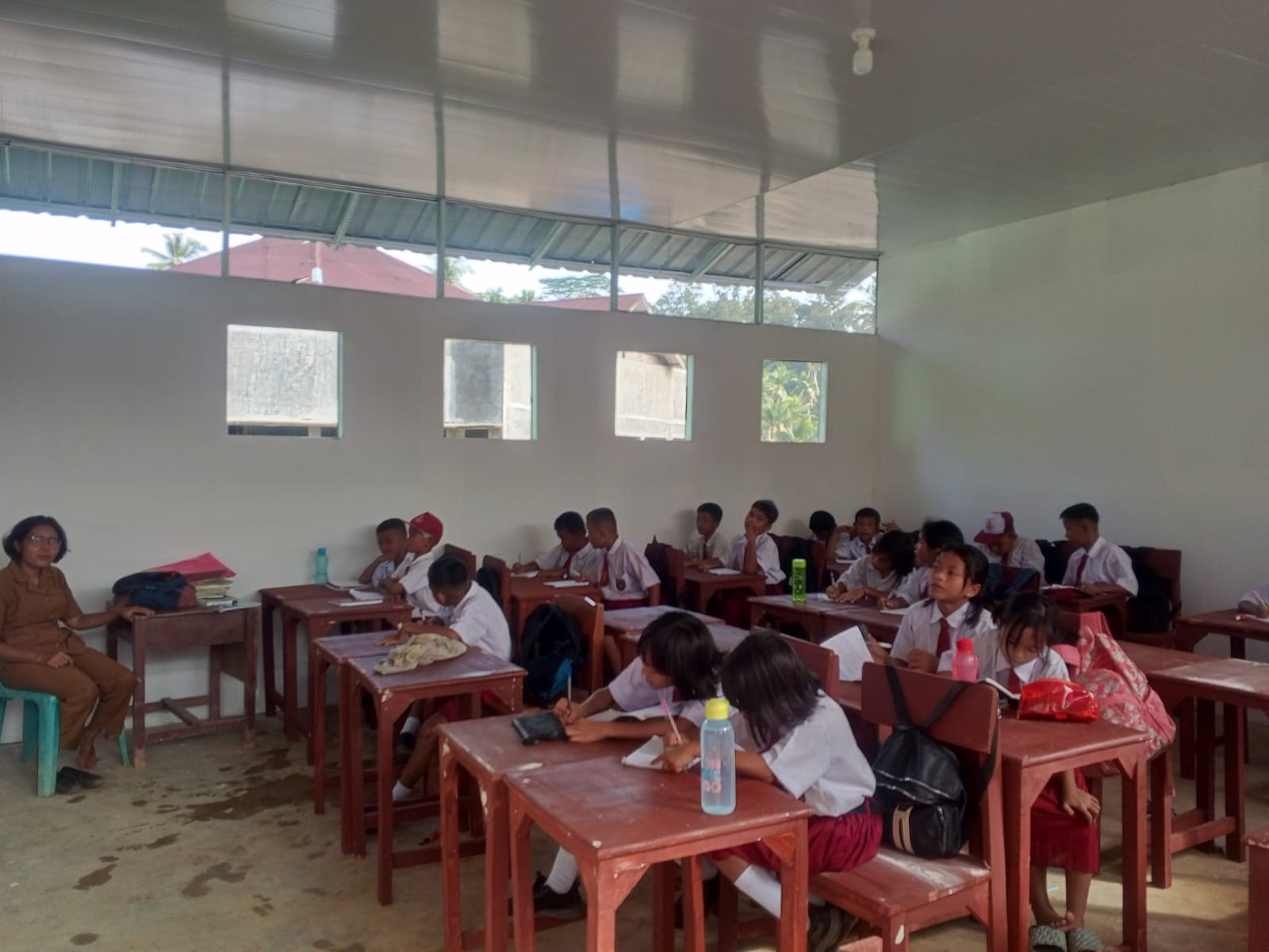 PERSIS Bikin Lagi Ruang Kelas Darurat di Sumut dan Sumbar, Sekolah Tak Lagi Beralas Tenda