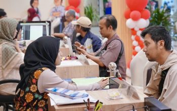 Di Tengah Kesibukan, Warga Manfaatkan PELATARAN untuk Urusan Pertanahan saat Akhir Pekan