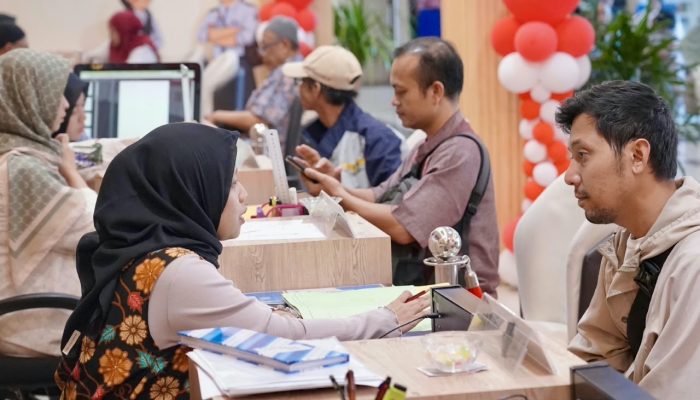Di Tengah Kesibukan, Warga Manfaatkan PELATARAN untuk Urusan Pertanahan saat Akhir Pekan